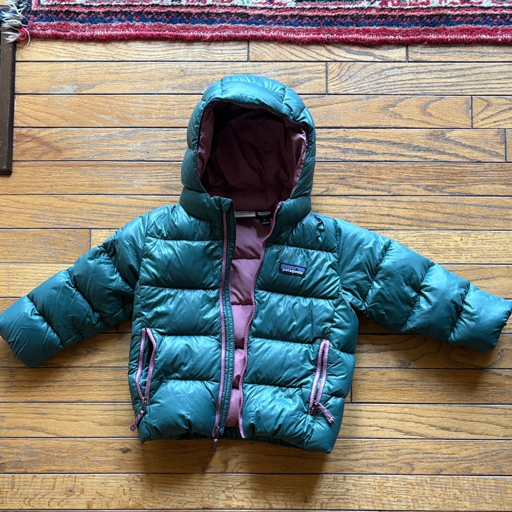 Patagonia green Hooded hi loft Puffer Jacket 3t excellent condition